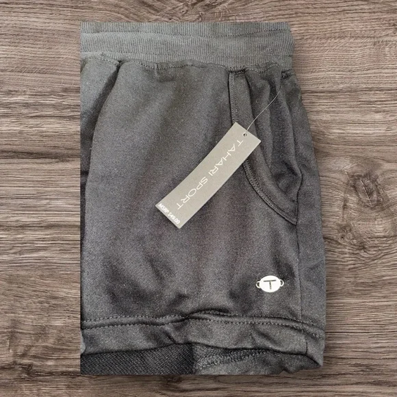 Tahari Sport, NWT Women’s Shorts - XL - Picture 3 of 4